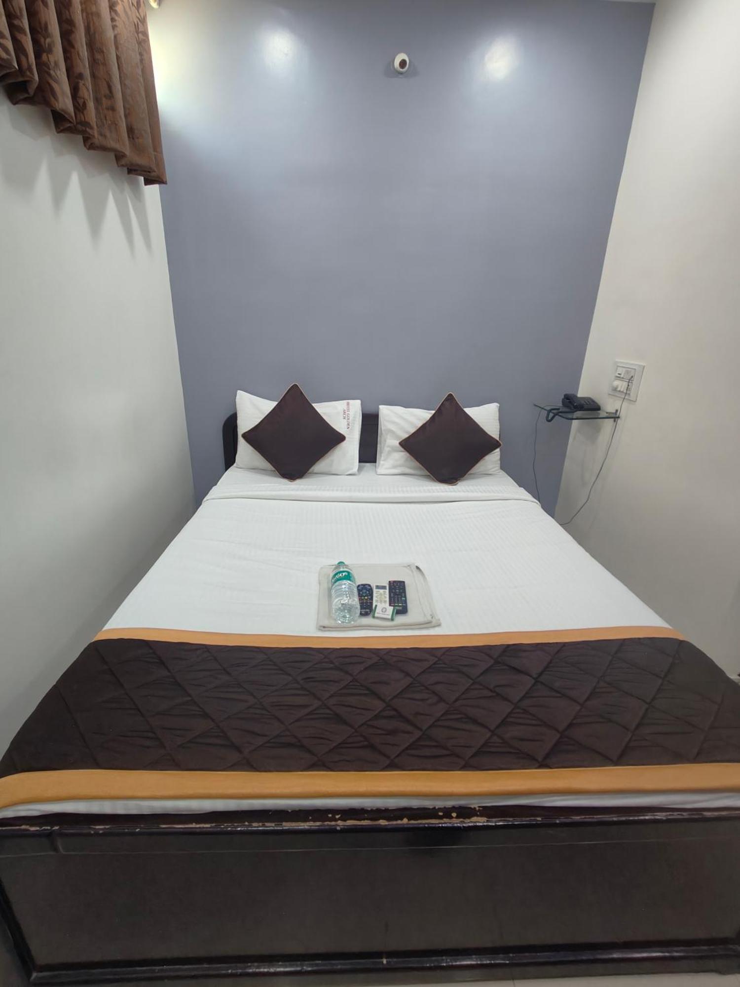 Hotel Golden Arch Bangalore Bagian luar foto
