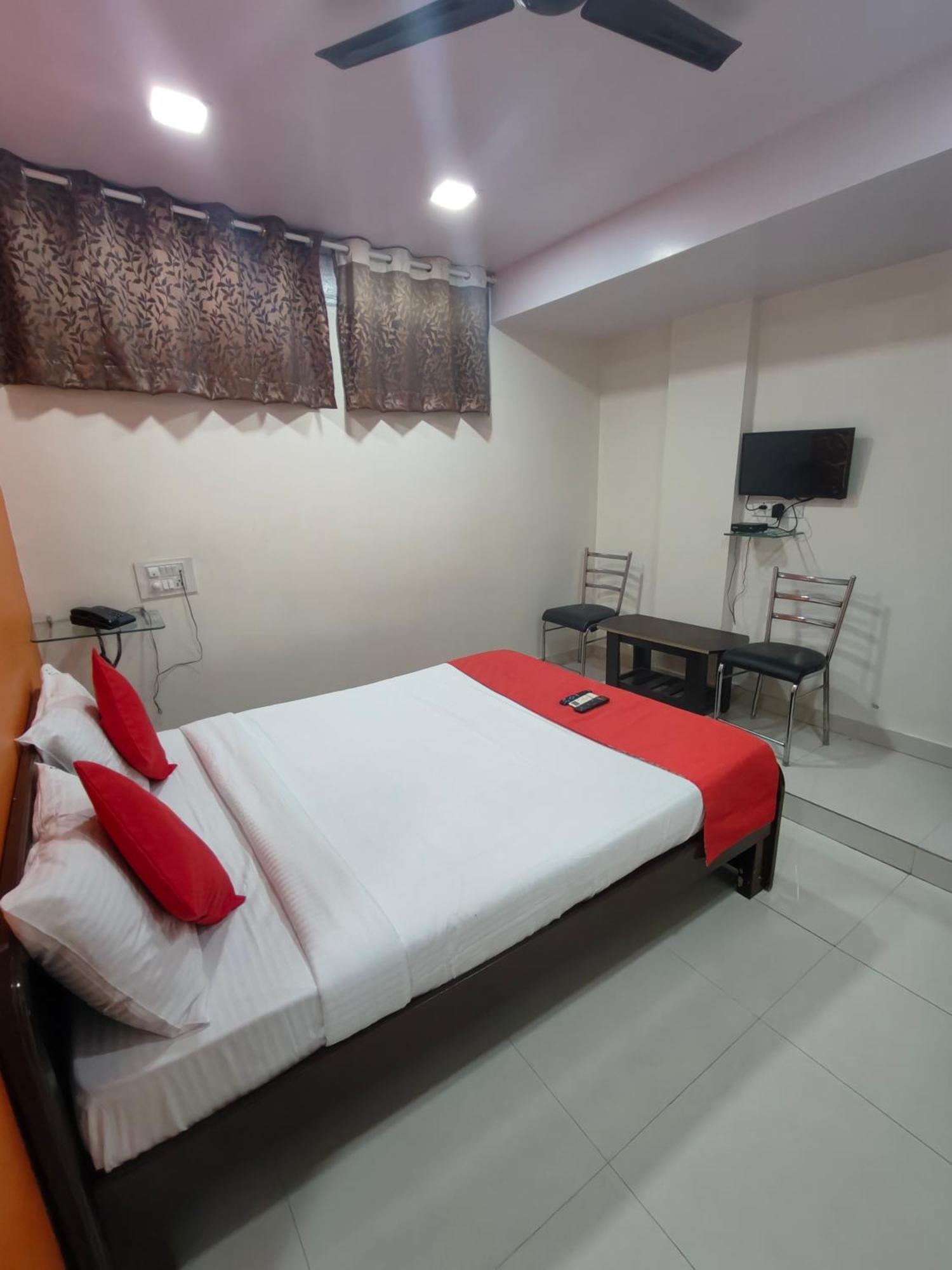 Hotel Golden Arch Bangalore Bagian luar foto