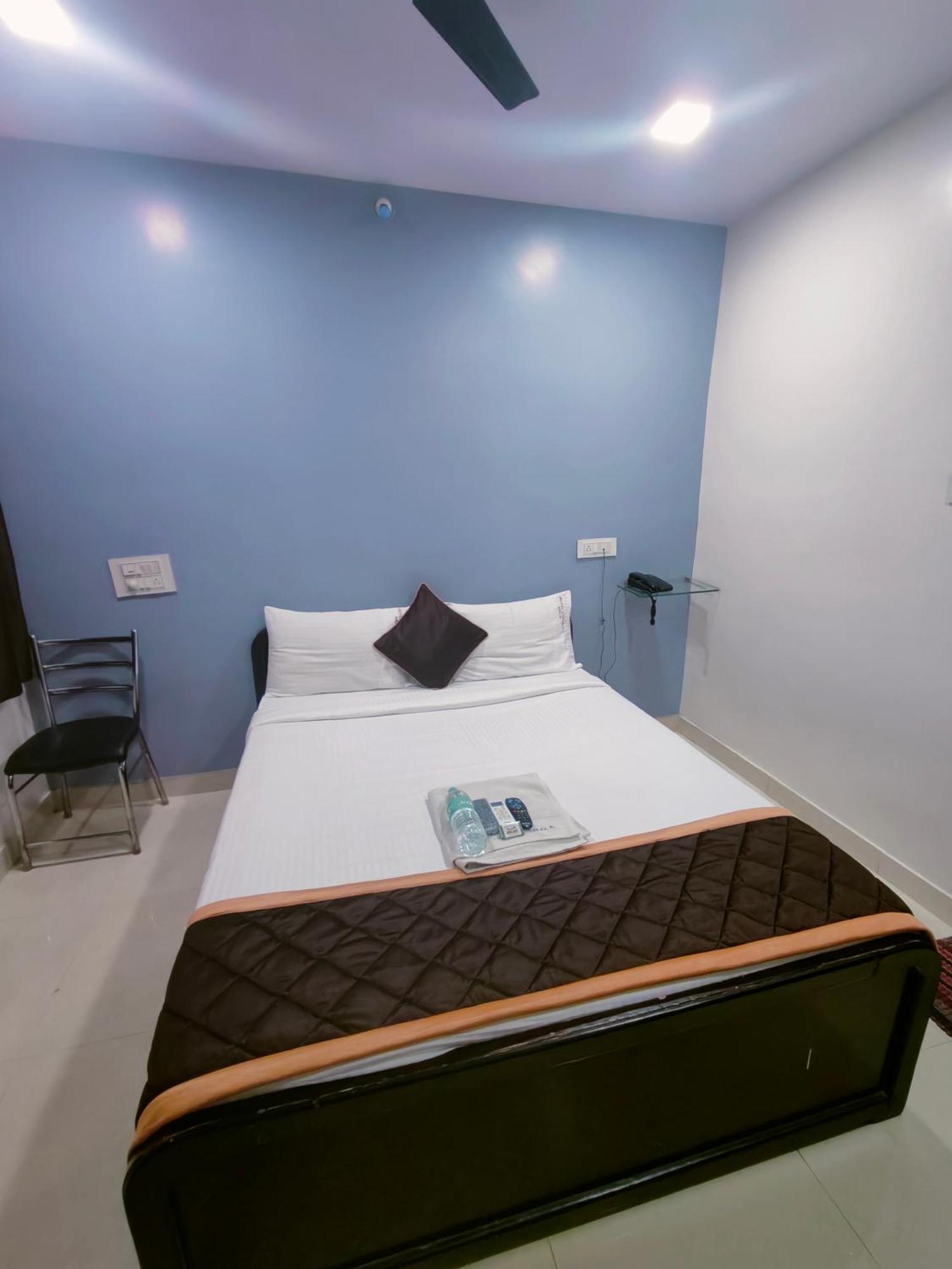 Hotel Golden Arch Bangalore Bagian luar foto