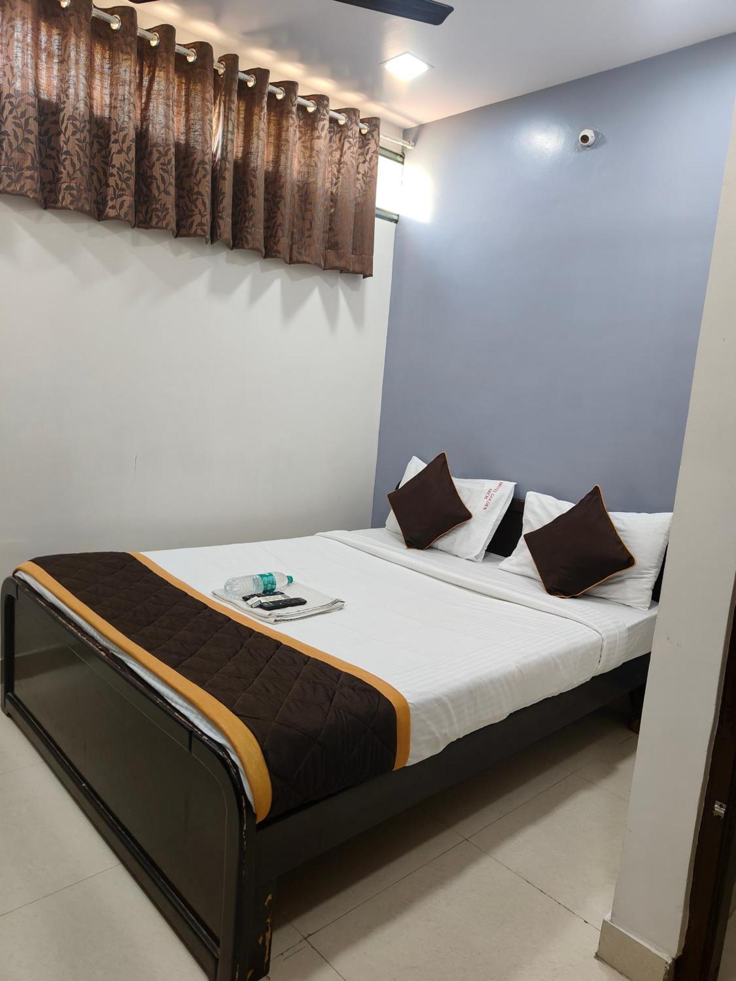 Hotel Golden Arch Bangalore Bagian luar foto
