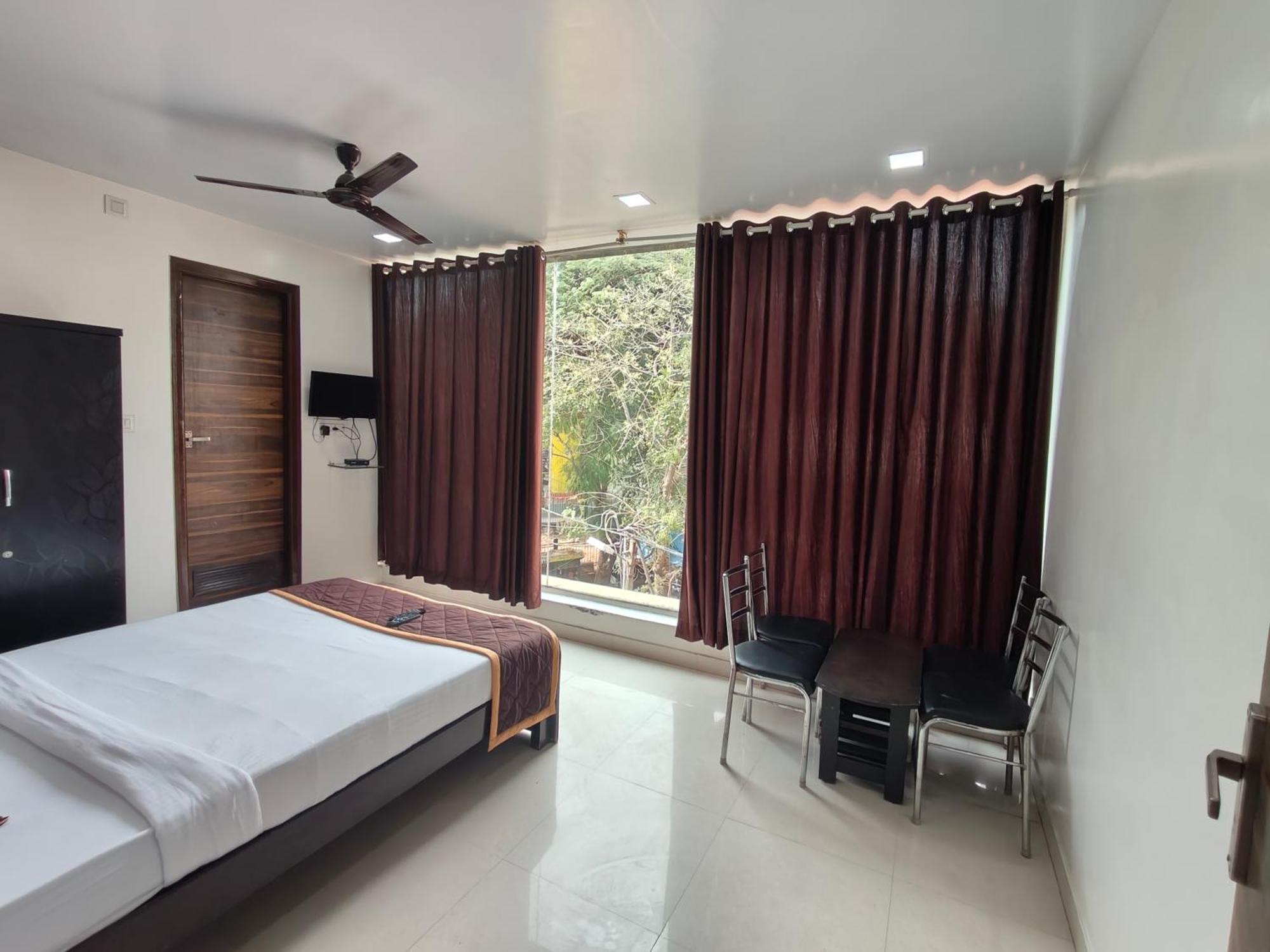 Hotel Golden Arch Bangalore Bagian luar foto