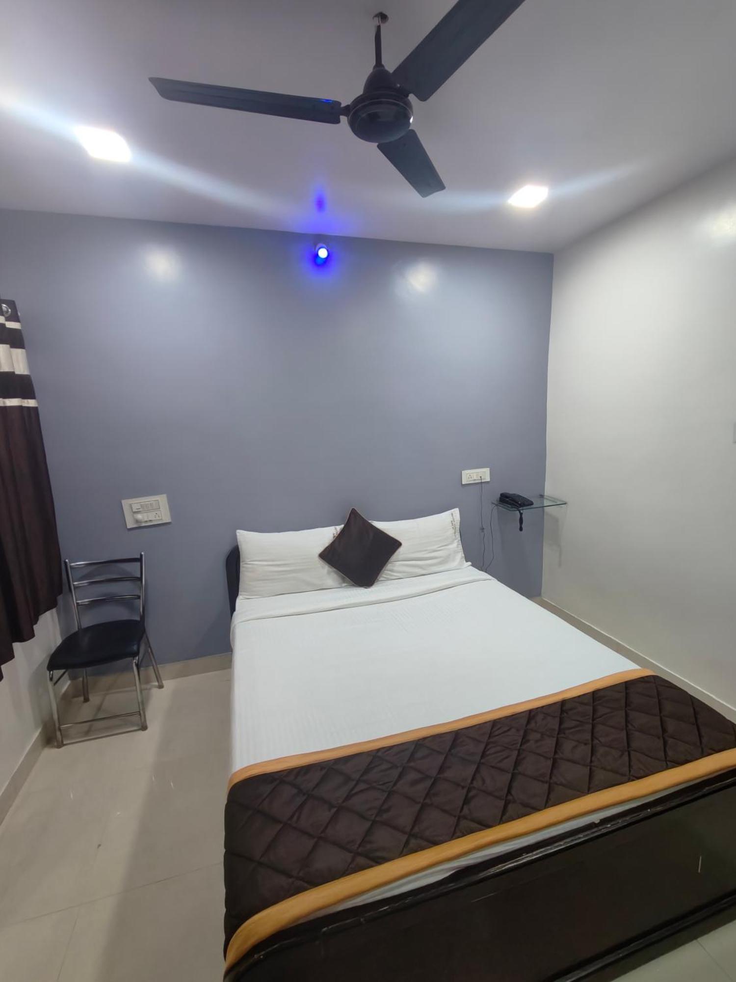 Hotel Golden Arch Bangalore Bagian luar foto