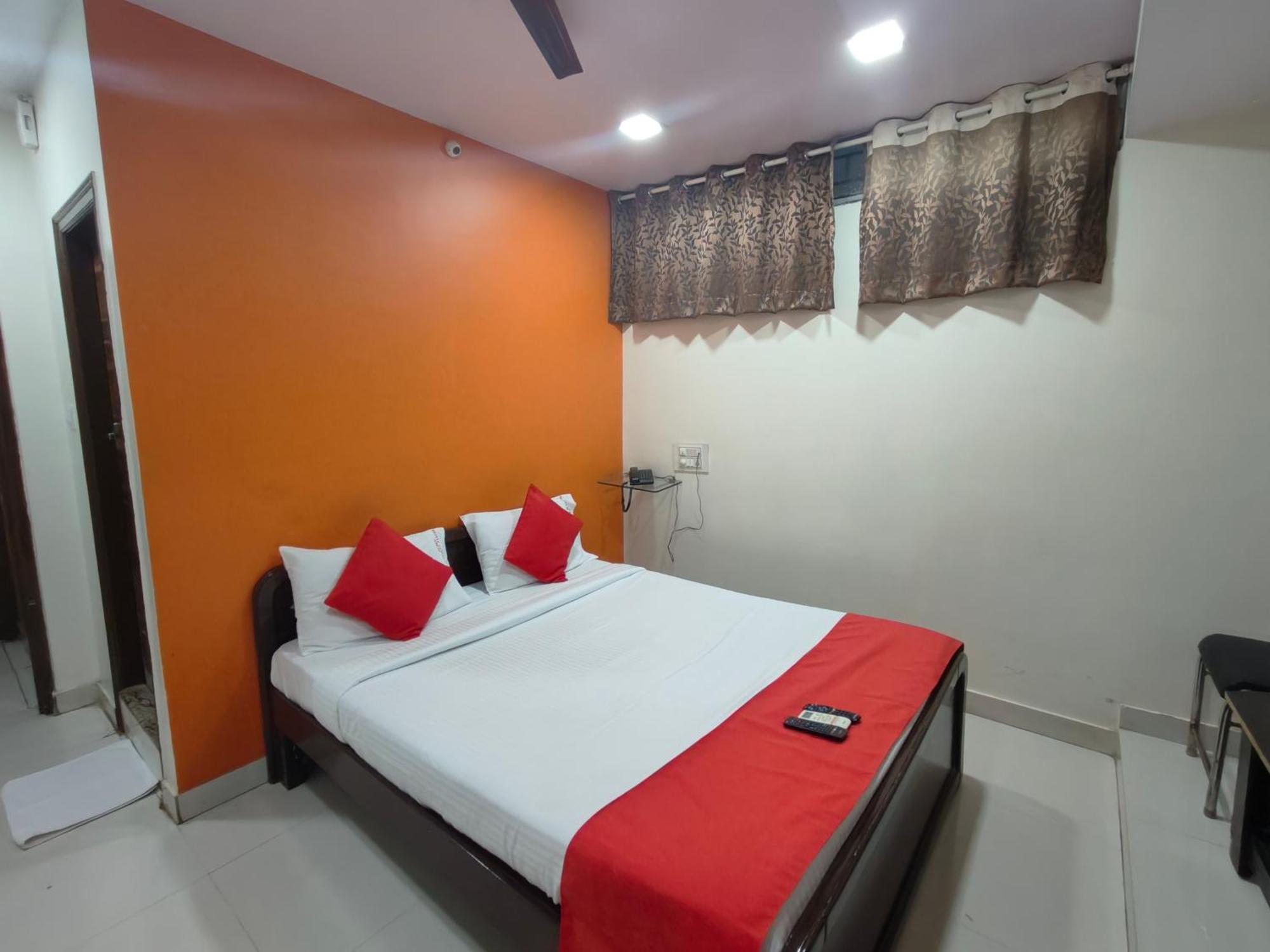 Hotel Golden Arch Bangalore Bagian luar foto