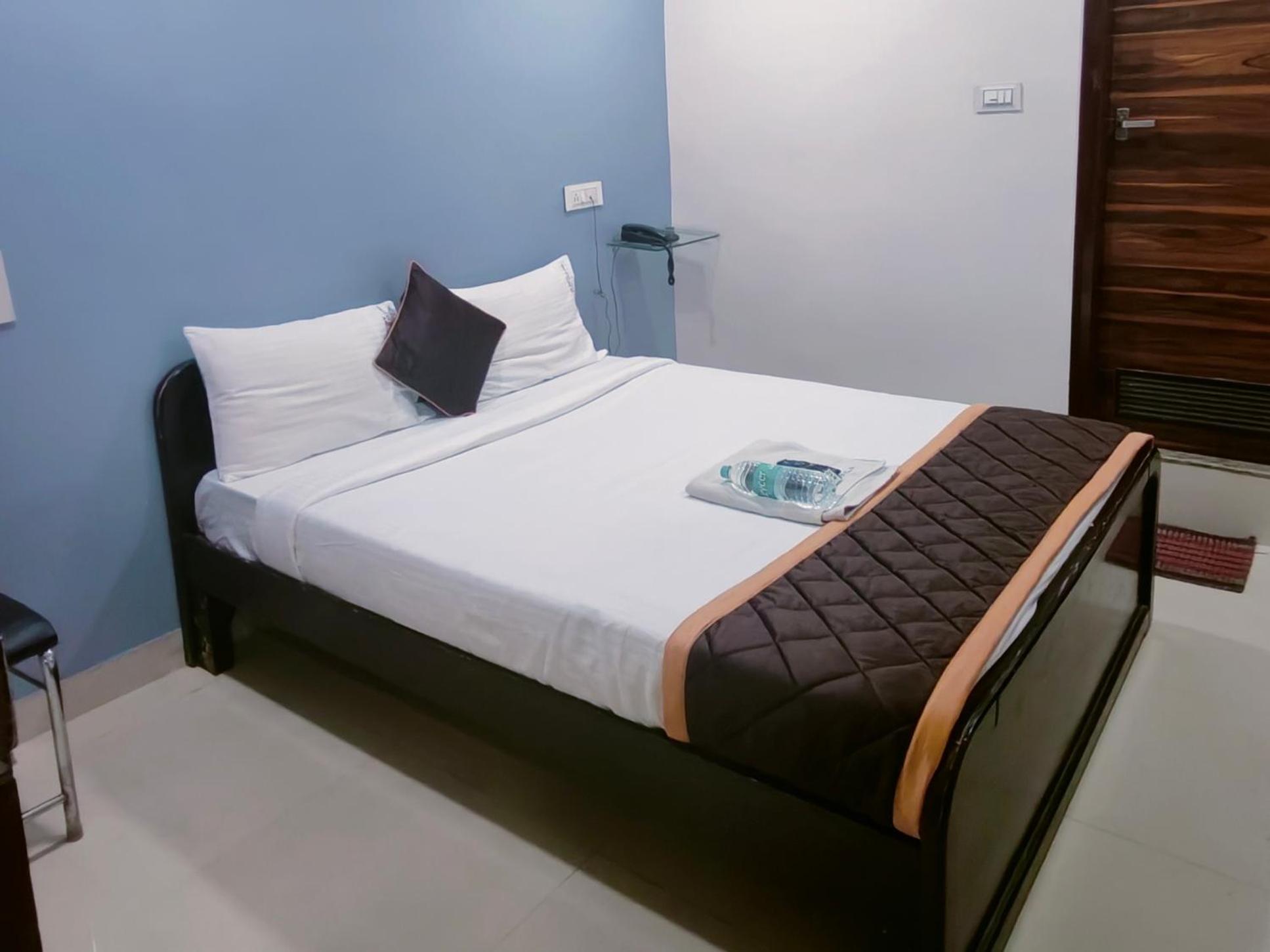 Hotel Golden Arch Bangalore Bagian luar foto